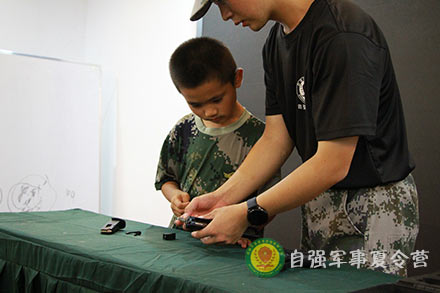 手槍拆卸組裝