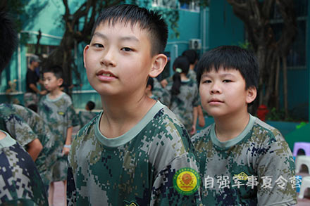 毛毛蟲(chóng)大戰(zhàn)